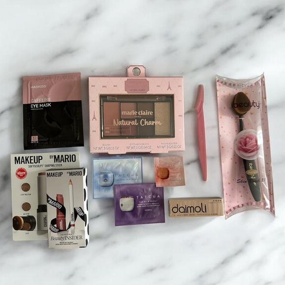 Makeup Set - Picture 1 of 3